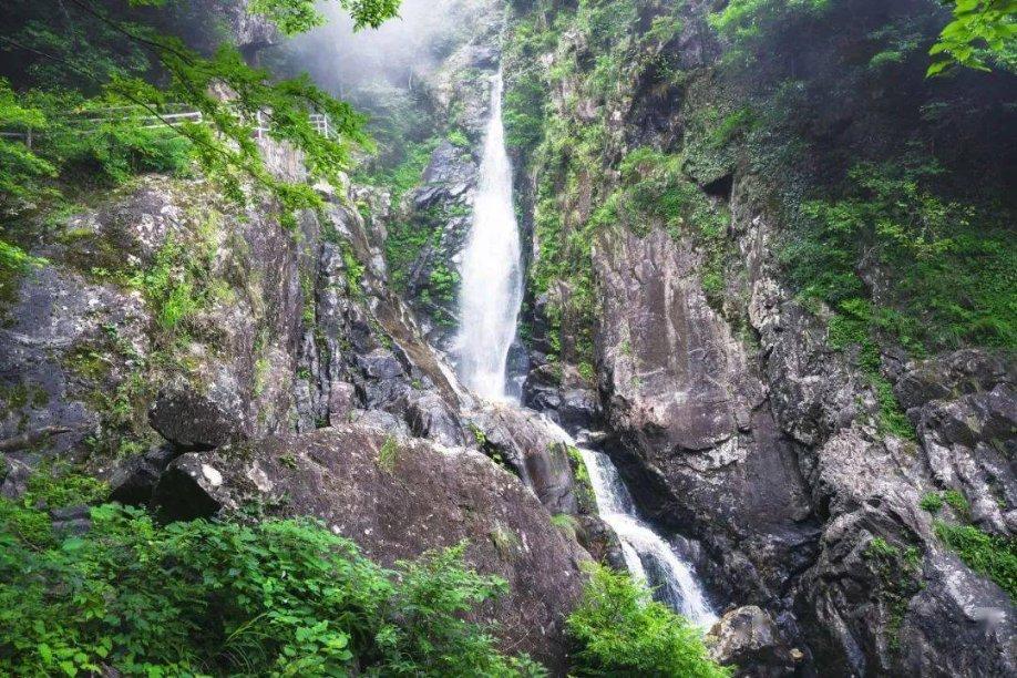 迈巴赫S480升级原厂后轮转向系统,提升操控性能与驾驶乐趣
