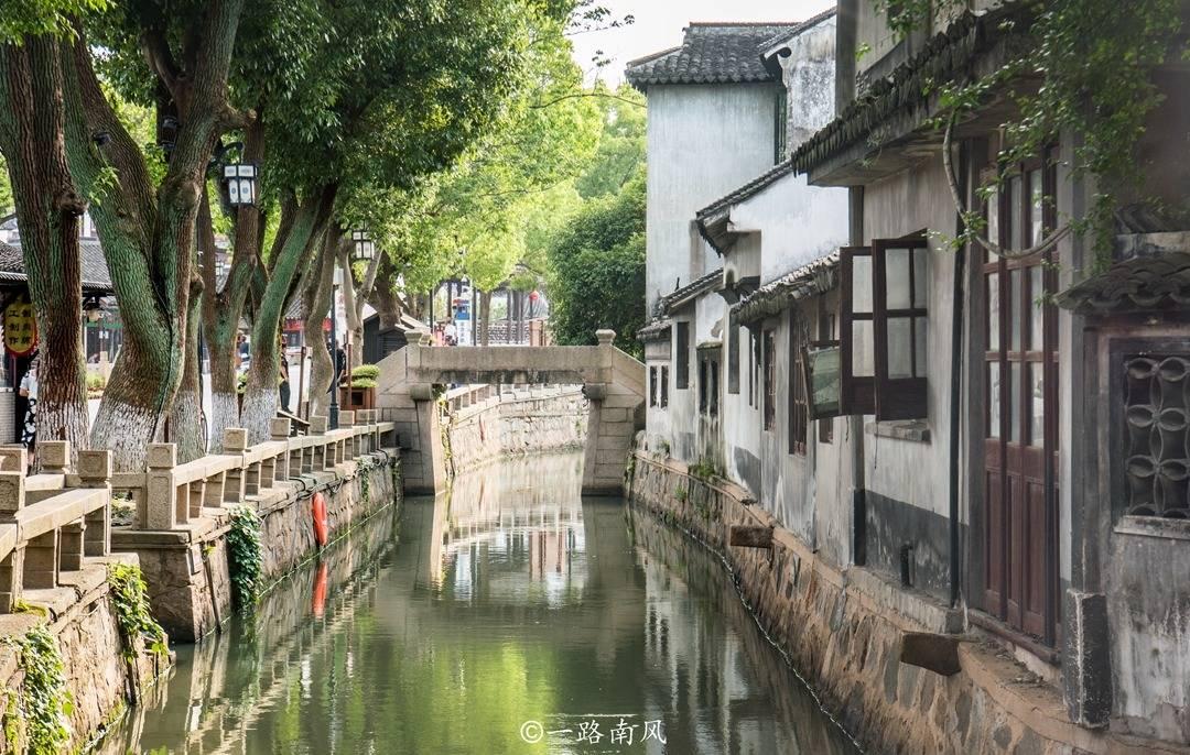 愧疚的李谷一：初婚嫁给恩师，二婚嫁给粉丝，79岁两任丈夫已离世